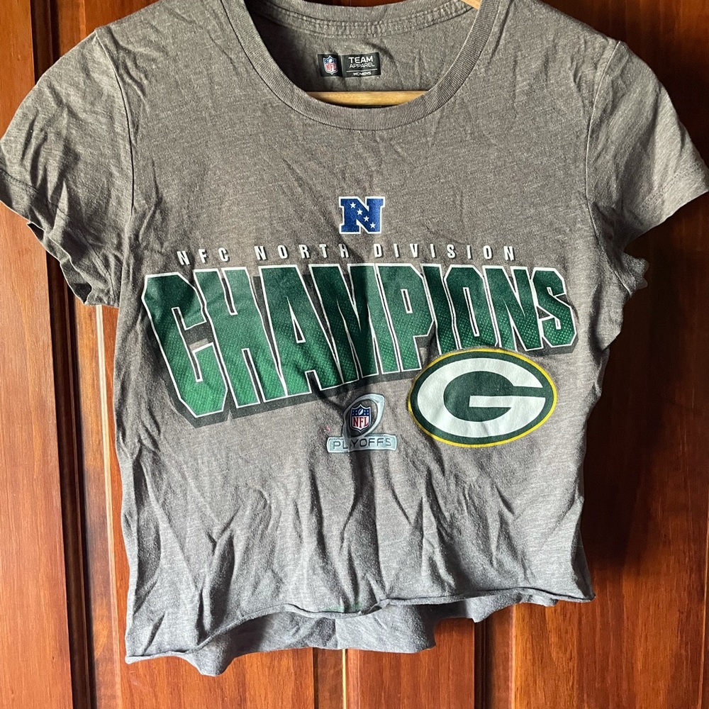 Small women’s crop Packer Tshirt